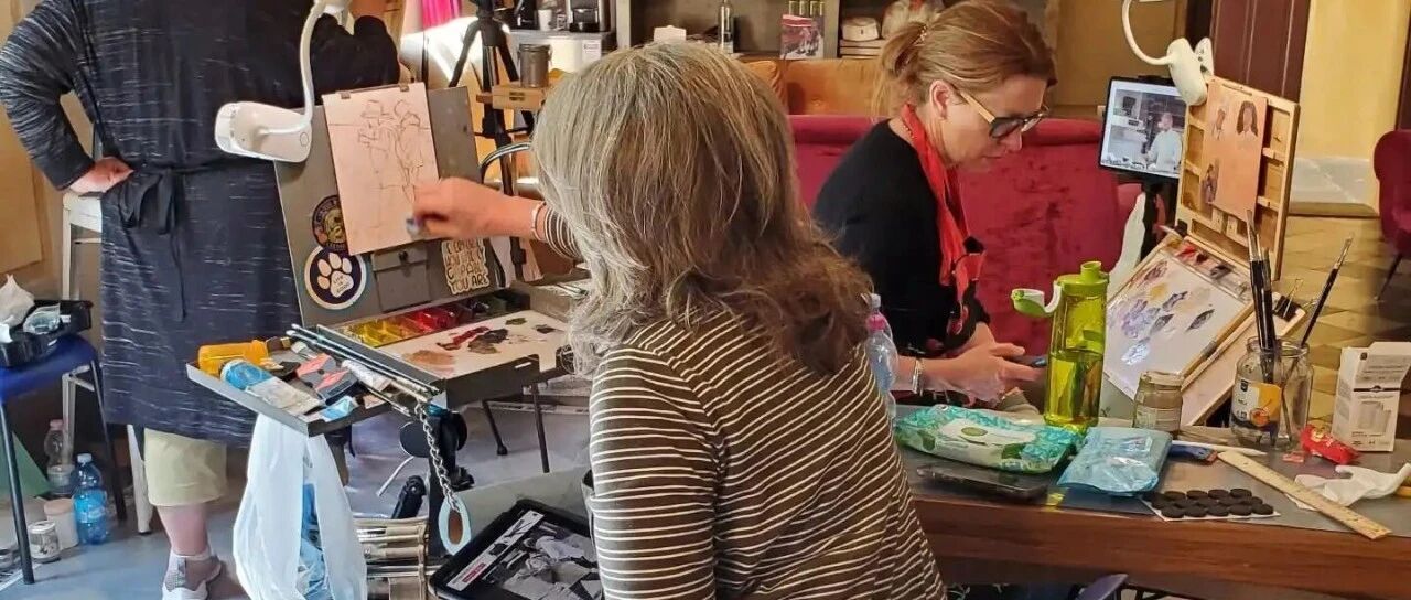 Bao Ma has been painting madly for 6 months and used 2,000 pictures to become a "small" painter. With just a few strokes, the texture is simply amazing