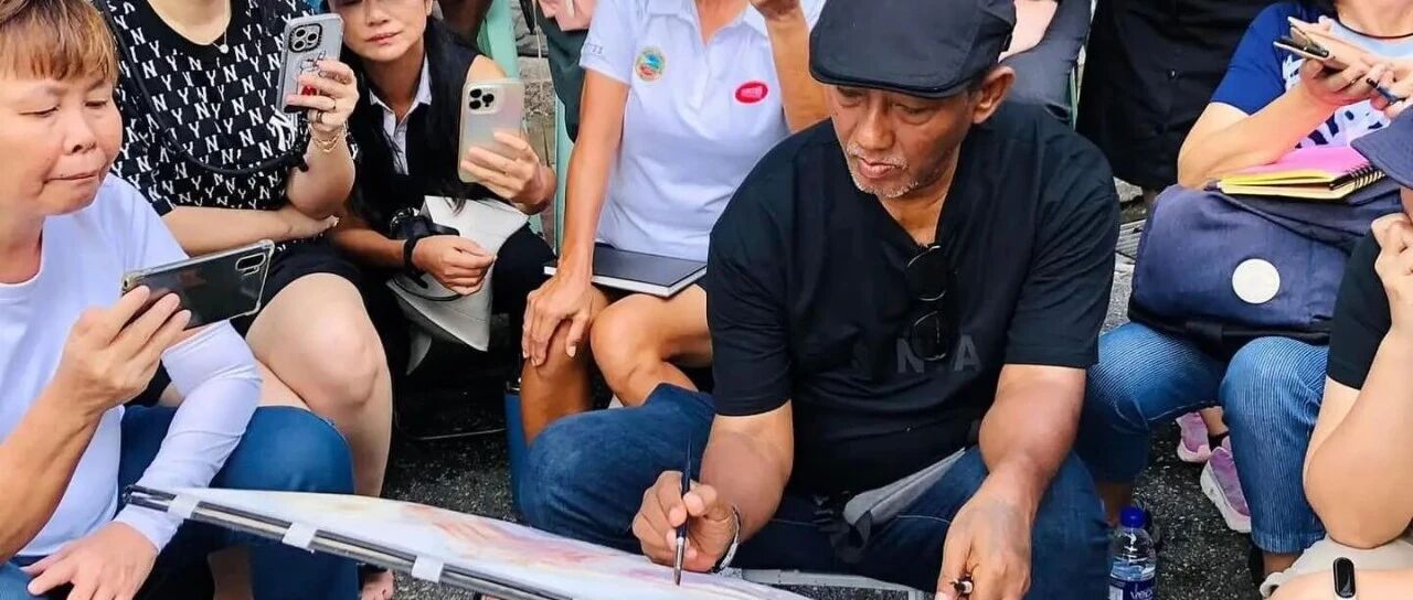 It took him 15 years to become a painter, from "copying" to creation, and won an international award! The details are full of emotion and skill