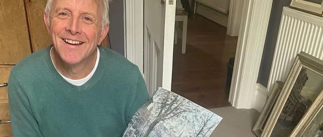 He was rejected by the studio, and at the age of 57, he became a "wandering painter", with 170,000 fans, held art exhibitions and won numerous awards